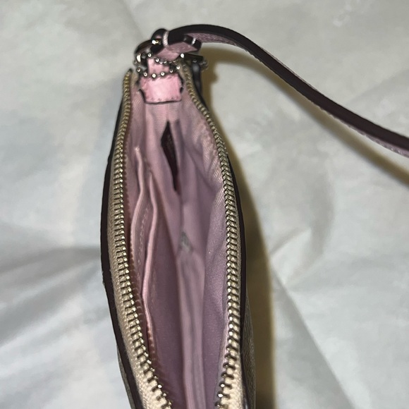Coach small wristlet (baby pink) - Picture 7 of 9